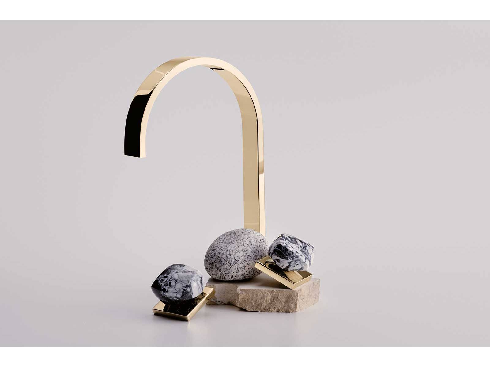 Rohes Gestein wird zur Inspiration: In der Atelier Edition «The Rock» erhält die Armatur «MEM» skulpturale Griffe aus massivem Metall. Gefräst, geschliffen und poliert entstehen Unikate mit spürbarer Tiefe als Hommage an Materialität und Formgefühl. DORNBRACHT.