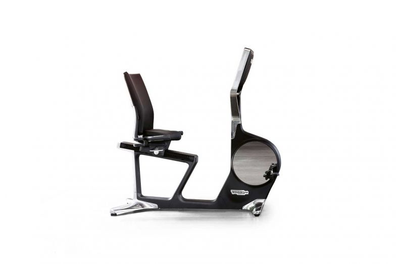 Antonio Citterio beschäftigt sich schon sein ganzes Designerleben lang mit der Form und Ergonomie von Sitzmöbeln. Deshalb erscheint es fast schon folgerichtig, dass der Italiener auch Hometrainer kreiert. Mit seinem hochwertigen Stahlrahmen muss sich «Recline Personal» nicht im Keller verstecken, sondern stört auch im Wohnzimmer das Designempfinden seines Besitzers nicht. TECHNOGYM.