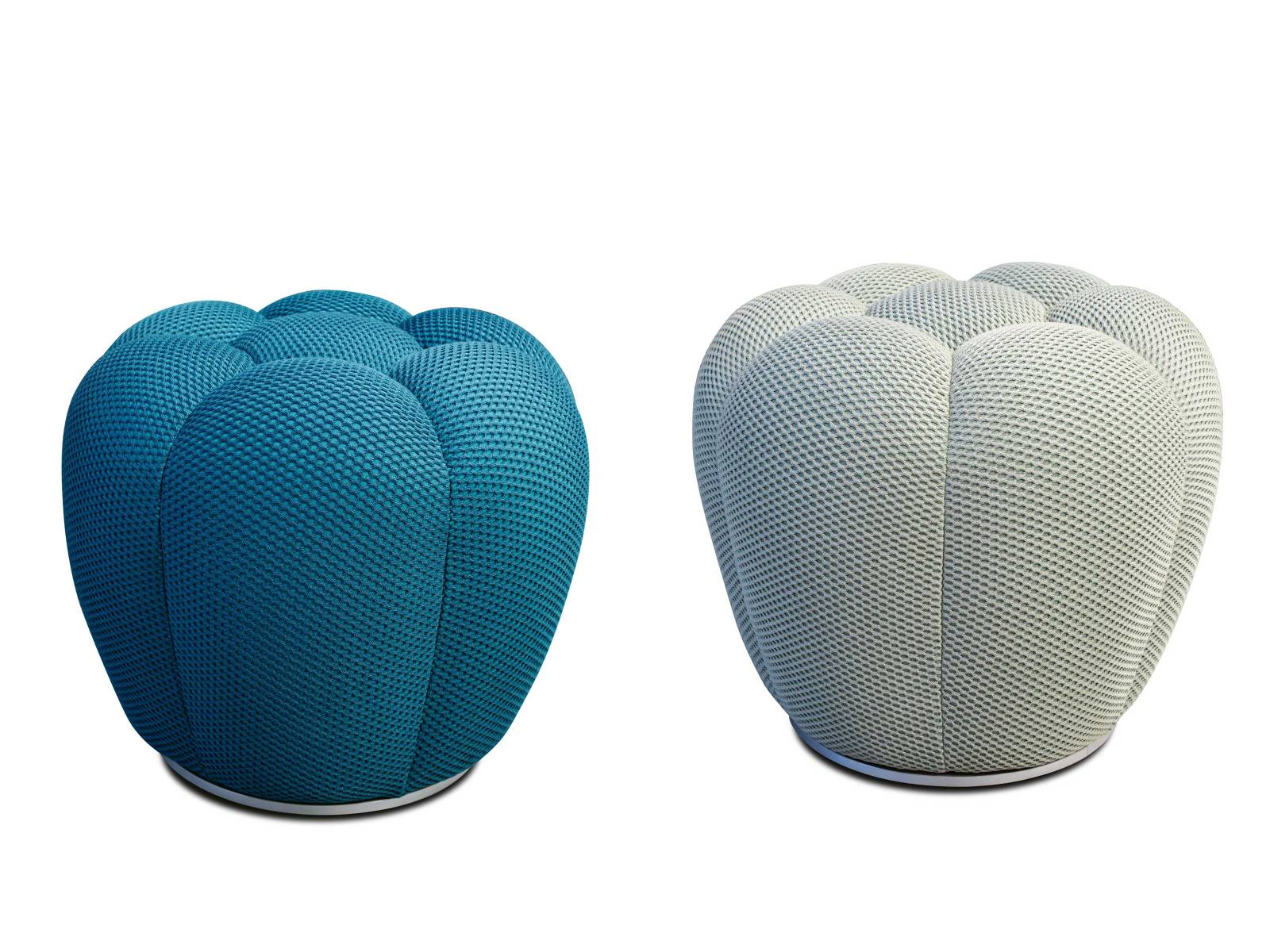 Pouf «Apex» erinnert mit spielerischer Eleganz an die Form einer Blüte und sorgt so für feminine Leichtigkeit in jedem Schlafzimmer. ROCHE BOBOIS.