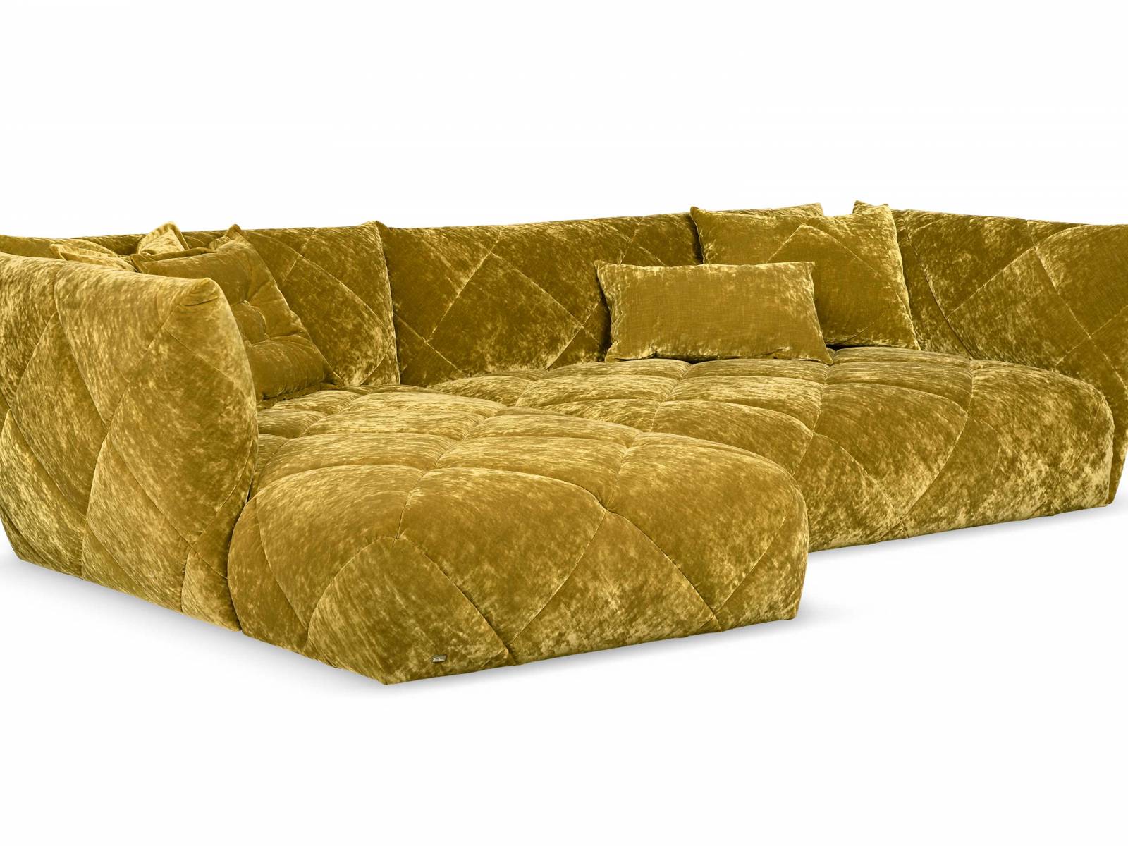 Die Form einer Seerose inspirierte Pauline Junglas zu «Teratai». Sanft geschwungen und mit schützenden Rückenlehnen bietet das Sofa die ideale Möglichkeit, sich ungestört zurückzuziehen. Bretz.