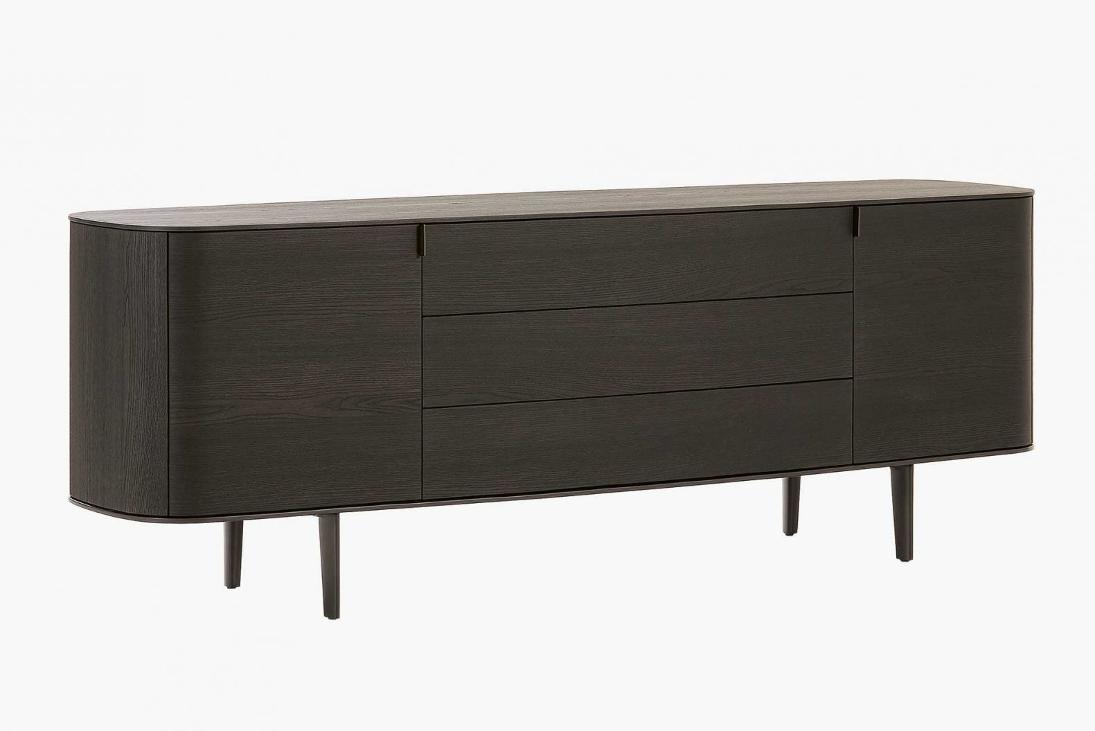 Schlichte, weiche Linien zeichnen die Modelle der Sideboard-Kollektion «Symphony» aus, was durch die gewählten Materialien noch mehr zum Ausdruck kommt. Es gibt verschiedene Ausführungen und Höhen, hier zum Beispiel als Lowboard. POLIFORM.