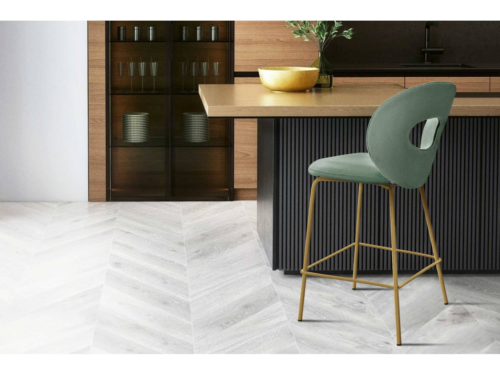 Ein Stuhl mit Durchblick ist «Alice», der mit seinen weiblichen Rundungen und der ovalen Rückenlehne ein richtiger Hingucker ist. Als High Dining, Dining und Lounge Chair erhältlich. Design: Monica Armani. KFF.