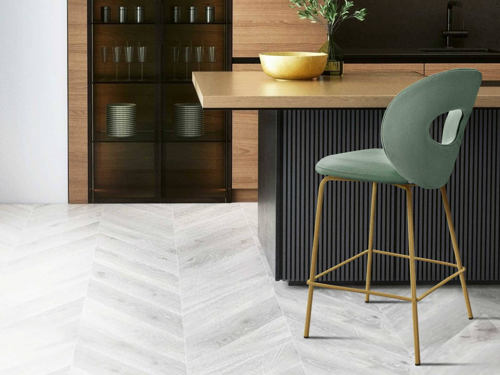 Ein Stuhl mit Durchblick ist «Alice», der mit seinen weiblichen Rundungen und der ovalen Rückenlehne ein richtiger Hingucker ist. Als High Dining, Dining und Lounge Chair erhältlich. Design: Monica Armani. KFF.