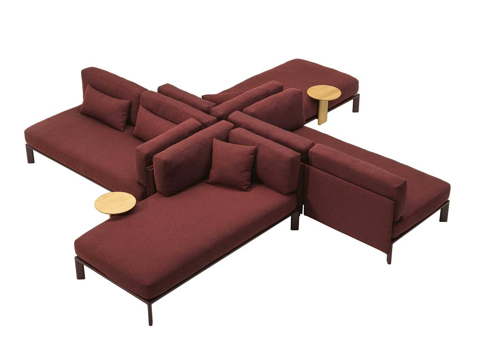 Sofa-Tetris für alle: Panter & Tourron präsentieren mit «Anagram» ein Sofa, das sich mit dem Leben seiner BesitzerInnen verändert. Dank Klick-Mechanismus mutiert es vom L-förmigen Fernseh-Altar zur Gäste-Schlafstätte oder zur kommunikativen S-Kurve. Die vegane Polsterung aus PET-Flaschen und der recycelte Alurahmen bieten Nachhaltigkeit und Stabilität – perfekt für ein Leben im Wandel. vitra.com